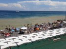 Пляжи Ялты и Евпатории в оккупированном Крыму полупустые и неопрятные.