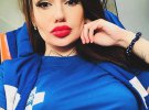 Фельдшер Анастасия Ивашевская любит фотографироваться в откровенных позах и сексуальных нарядах. 