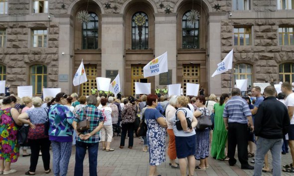 Люди требуют не сносить в Киеве киоски, где продаются печатные издания