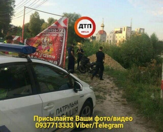 Утром 20 июля в Киеве на Осокорках произошла смертельная авария, погиб мотоциклист.
