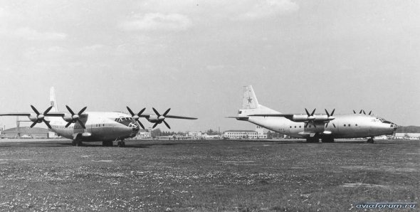 Пасажирський літак АН-10 і транспортно-вантажний АН-12.