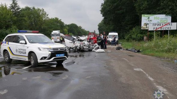 Сьогодні, 20 липня,  протягом дня в Україні в   масштабних дорожньо-транспортних пригодах загинуло  щонайменше 18  людей