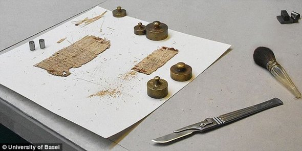 Листы папируса смогли разделить с помощью специальных принадлежностей