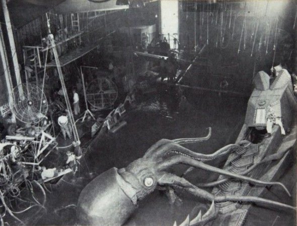 Восьминіг на зйомках фільму "20 000 льє під водою", 1954 рік.