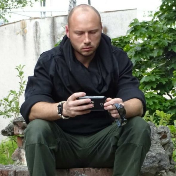 Моряк із Одеси Андрій Новічков другий рік перебуває під слідством в Ірані. Він тричі тримав кількаденні голодування, щоб привернути увагу громадськості