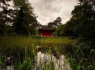 В начале ХХ в. в Jardin d'Agronomie Tropicale собирали экзотические растения и туземцев из колоний Французской империи. Теперь он стоит в руинах