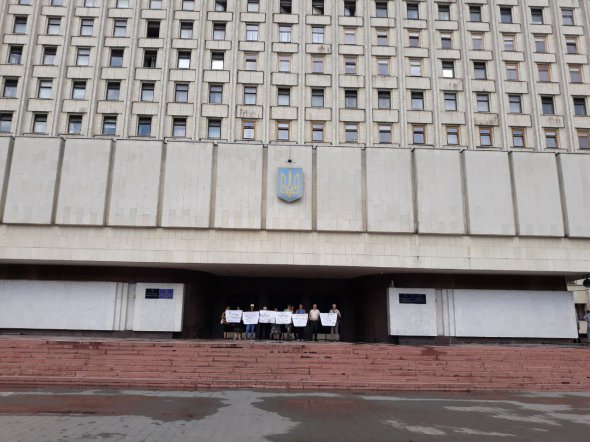 Жители села Подгорцы пикетировали Киевскую областную государственную администрацию