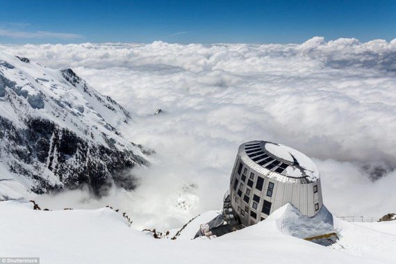 Отель Refuge du Gouter находится на высоте 3817 м у вершины горы Монблан в Западных Альпах