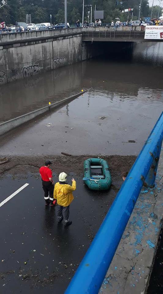 Подтопленный участок в сети окрестили Дорогожицким водохранилищем