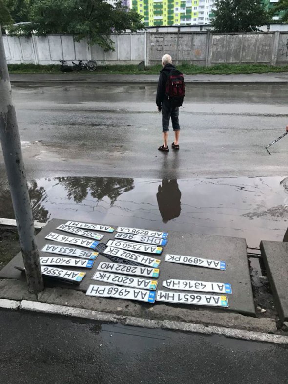 У мережі розшукують власників загублених номерних знаків