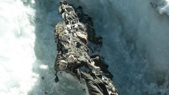  У 2013 році тіла солдатів були виявлені в похоронній ямі льодовика Презен