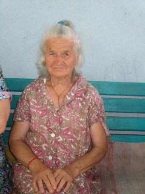 Віра Петрівна третій рік живе в ”Будинку милосердя” у селі Катеринівка Мар’їнського району на Донеччині. 2015-го після обстрілу втратила трьох дітей і житло