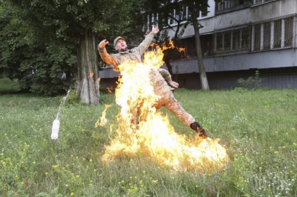 Боєць Сергій Ульянов 26 липня здійснив самопідпал під стінами Міноборони. Він вимагає визнання рівних прав добровольців із учасниками бойових дій