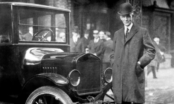 Американський бізнесмен у 1908-му створив автомобіль Ford Model Т. Вона принесла  йому  успіх і тріумф.