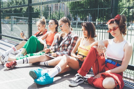 Группа Open Kids презентовала свою новую работу под названием «Стикером»