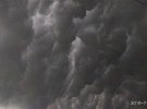 В мережі показали лякаючі кадри бурі в Тернополі