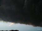 В сети показали пугающие кадры бури в Тернополе