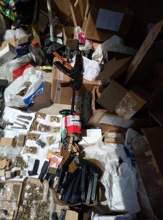 Поліція викрила торговців зброєю та обшукала їхні майстерні у семи регіонах