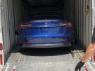 Илон Маск собственноручно доставил покупателю новую Tesla Model 3. Фото: Twitter