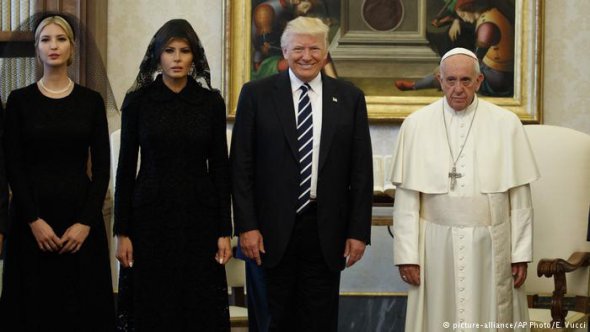 Дональд Трамп с семьей на аудиенции у Папы Римского
