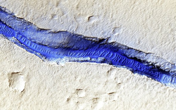 Широкая голубая река на Марсе. Фото: Вокруг света