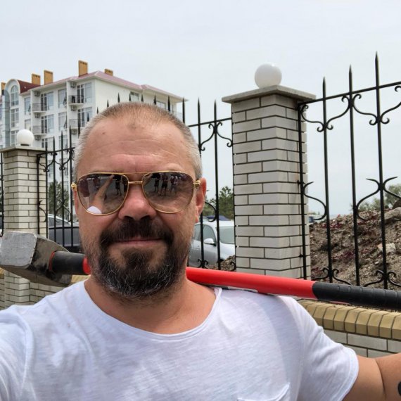 Віталій Олешко з Бердянська Запорізької області був бійцем добровольчого батальйону ”Донбас”. Після повернення додому займався громадською діяльністю