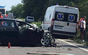 На трасі Одеса - Рені легковий автомобіль зіткнувся з автобусом, загинула одна людина. Фото: Facebook