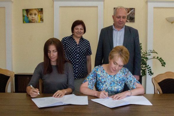 Меморандум підписали міністр освіти і науки України Лілія Гриневич і генеральний директор Нацмузею Олеся Стасюк.