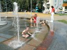 Винница: как в фонтанах развлекается детвора вместе с родителями