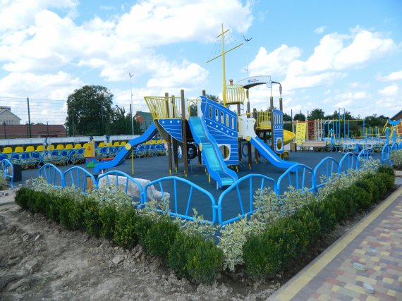 Винницкая область: Ивановская ОТГ создала удивительный спорткомплекс за 4 месяца, а за 3 - строит школу