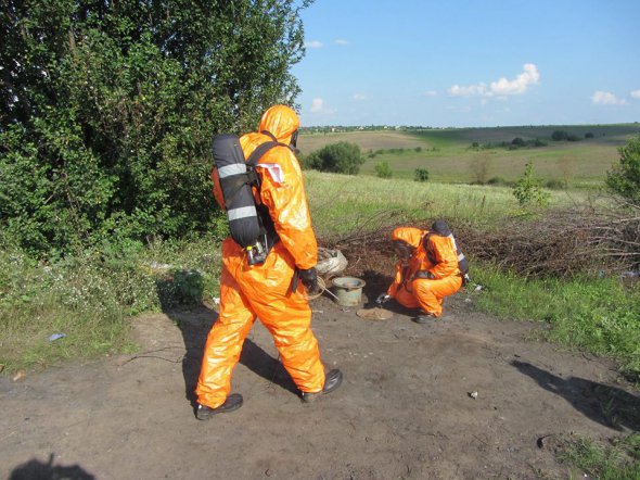 На околиці Хмельницького знайшли контейнер, що містить радіоактивну речовину.