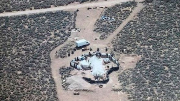 Саморобний барак, де утримували дітей, знаходився на півночі штату Нью-Мексико