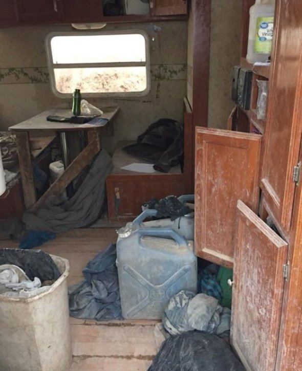 Невідомо, як туди доставили дітей