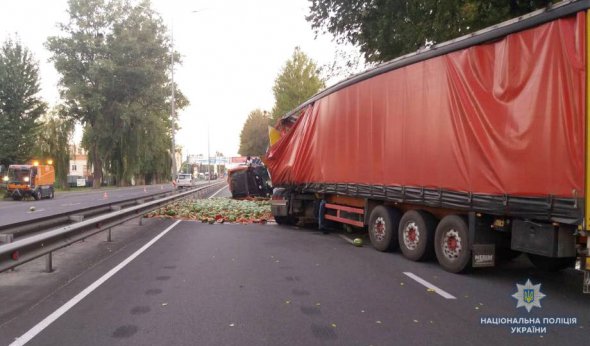 Вінниччина: у жахливій аварії загинув пасажир вантажівки з кавунами. Ним виявився громадянин Грузії