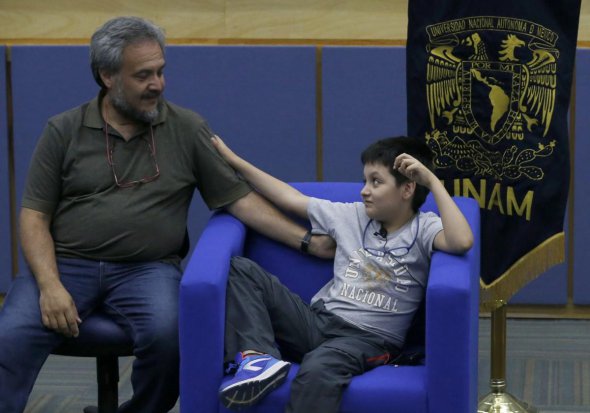 Карлос Сантаміра Діас з батьком
