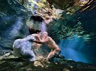 Пьер Виолы из Мексики фотографирует влюбленных под водой
