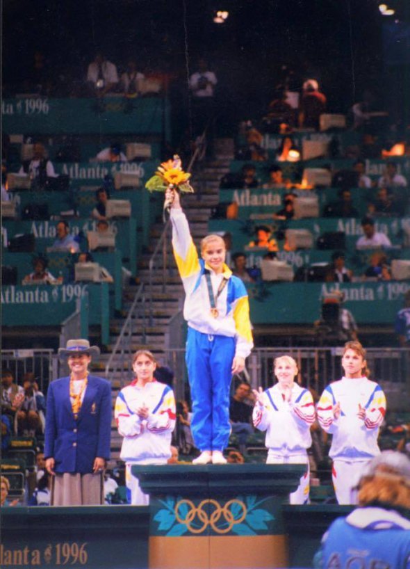 Украинская гимнастка Лилия Подкопаева на Олимпийских играх 1996 года. Фото: Hjl