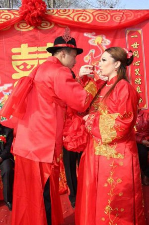 Світлана Дзюма й Чан Гуо Цін побралися чотири роки тому. Весілля святкували двічі — за китайськими й українськими традиціями