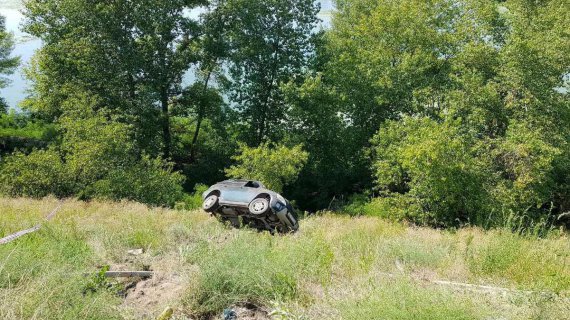 В  Дніпрі з Кайдацького мосту «злетіла» Chery Tiggo. З місця аварії водія іномарки забрала «швидка»