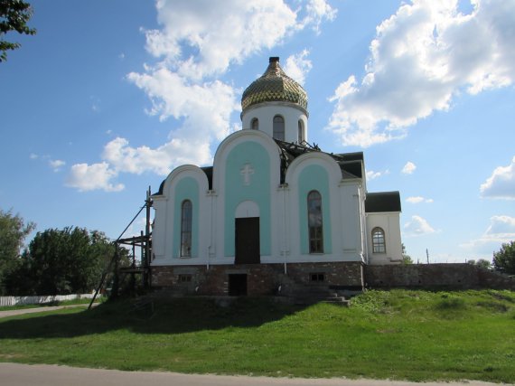 Новую церковь Киевского патриархата строят в Савинцах на замену старой.