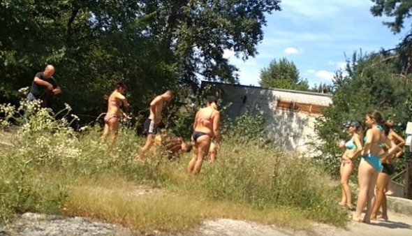 На одному з пляжів у Запоріжжі люди "на гарячому" спіймали злодія і влаштували йому самосуд