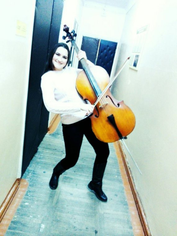Полтавской скрипачке Марине Закаблук во Львове прострелили ногу. Нужна помощь на операцию