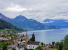 Подорожуючи на машині, зупинився для фотографії - з пам'яттю про Марка Твена, який в 1887, будучи тут, писав: "Мені здається, це місце (Веггіс) - найкрасивіше у світі, і найбільш комфортабельне. Краса околиць поза конкуренцією, а в неділю небо здається більш гучним, ніж навколишня тиша". Швейцарія