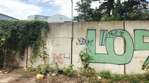 Частину муру на кордоні між Сходом і Заходом знайшли у Берліні