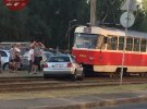 На Троещине в Киеве водитель Audi сбил на пешеходном переходе семью с двумя малолетними детьми