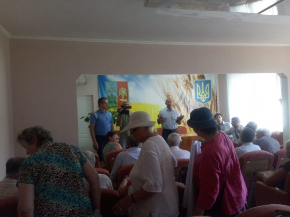 Жители села Подгорцы провели очередной митинг под стенами здания Подгорцовского сельского совета