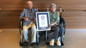 108-річний Масао і 100-річна Маяко Мацумото тримають сертифікат книги рекордів Гіннеса. Мають п’ять доньок ві­ком від 66 до 77 ро­ків, 13 внуків та 25 правнуків