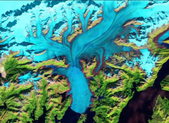 NASA показало «путешествие» ледника на Аляске. Фото: NASA