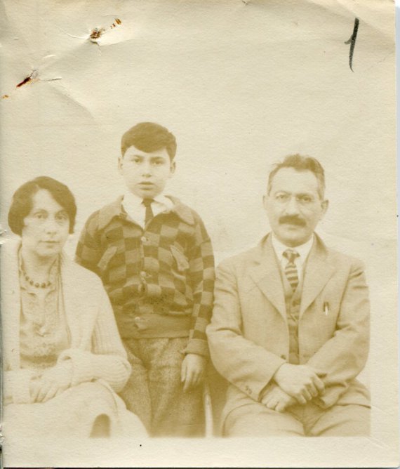 Зелман Ваксман с сыном Байроном и женой Бертой, 1929 год