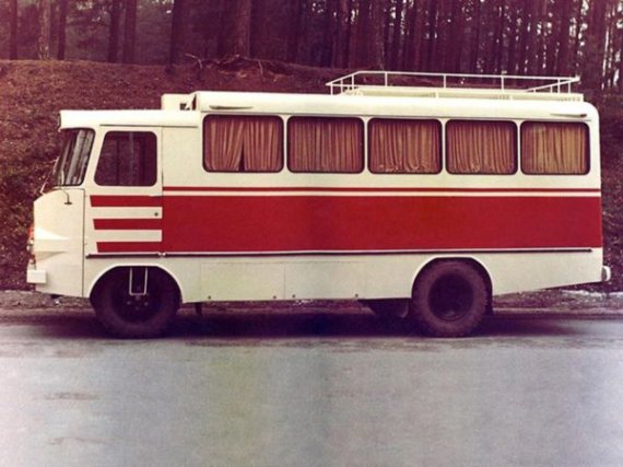 В троллейбусах и автобусах СССР открывали рестораны, парикмахерские, мастерские и магазины